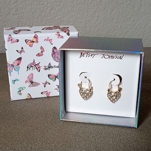New! BETSEY JOHNSON Gold Hearts with Clear Crystal Leverback Earrings.